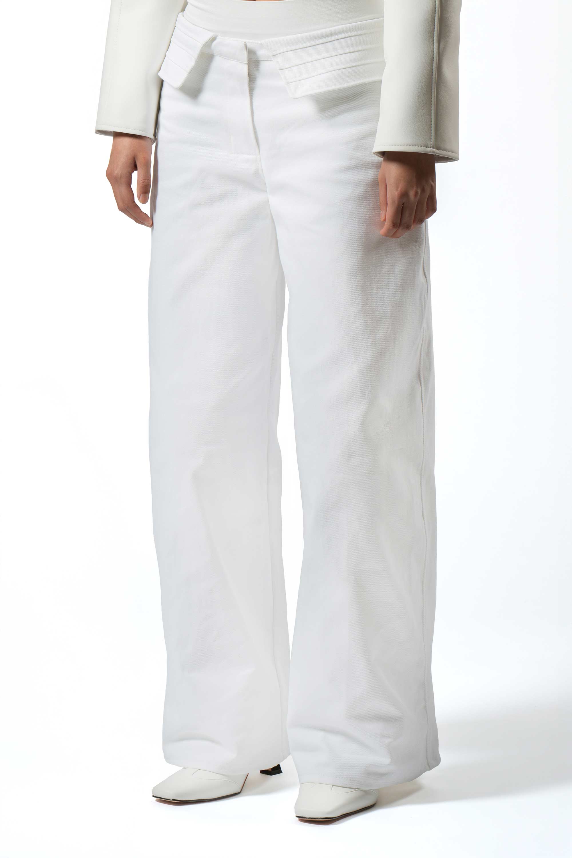 White trousers with pleats