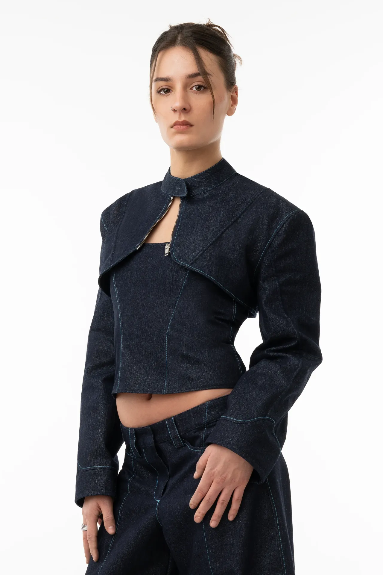 Wide Shoulder Glitzer Denim Bolero mit Biesen