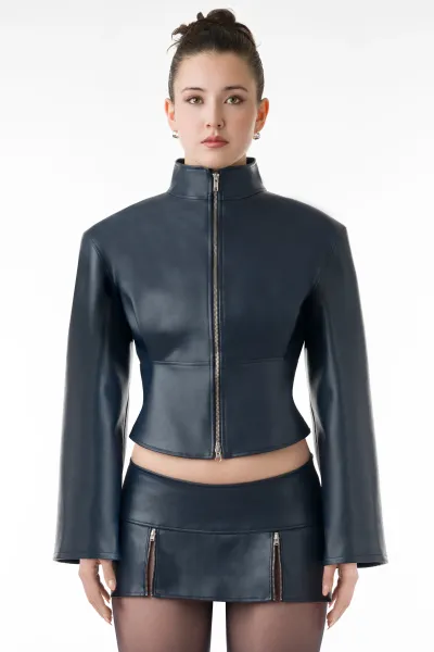 Hornet Dive – Wide Shoulder Tailliert Kunstleder Jacke mit eingelegten Falten