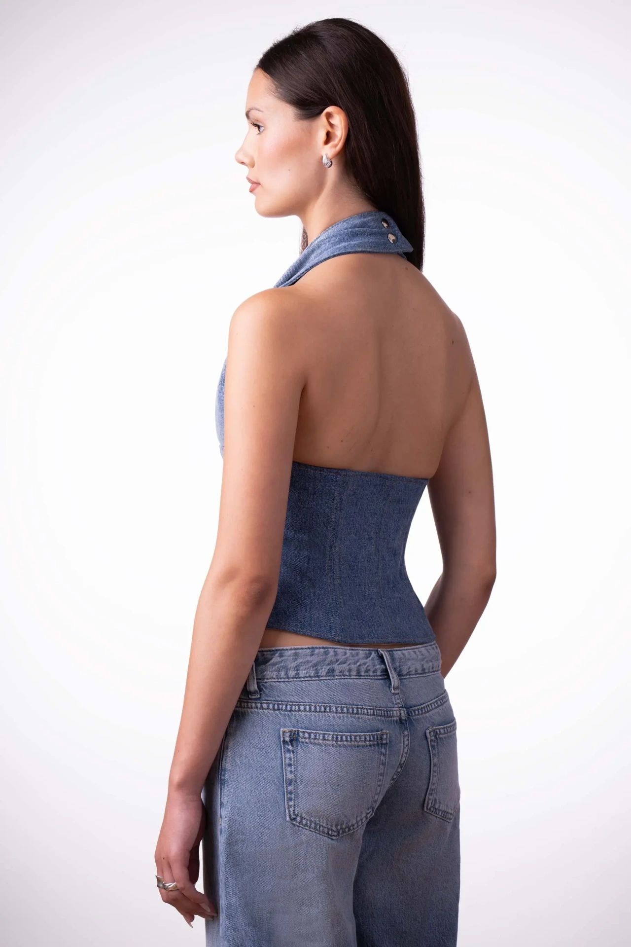 Rückenfreier upcycled Denim Korsett-Top von Celina Suchy, Rückansicht