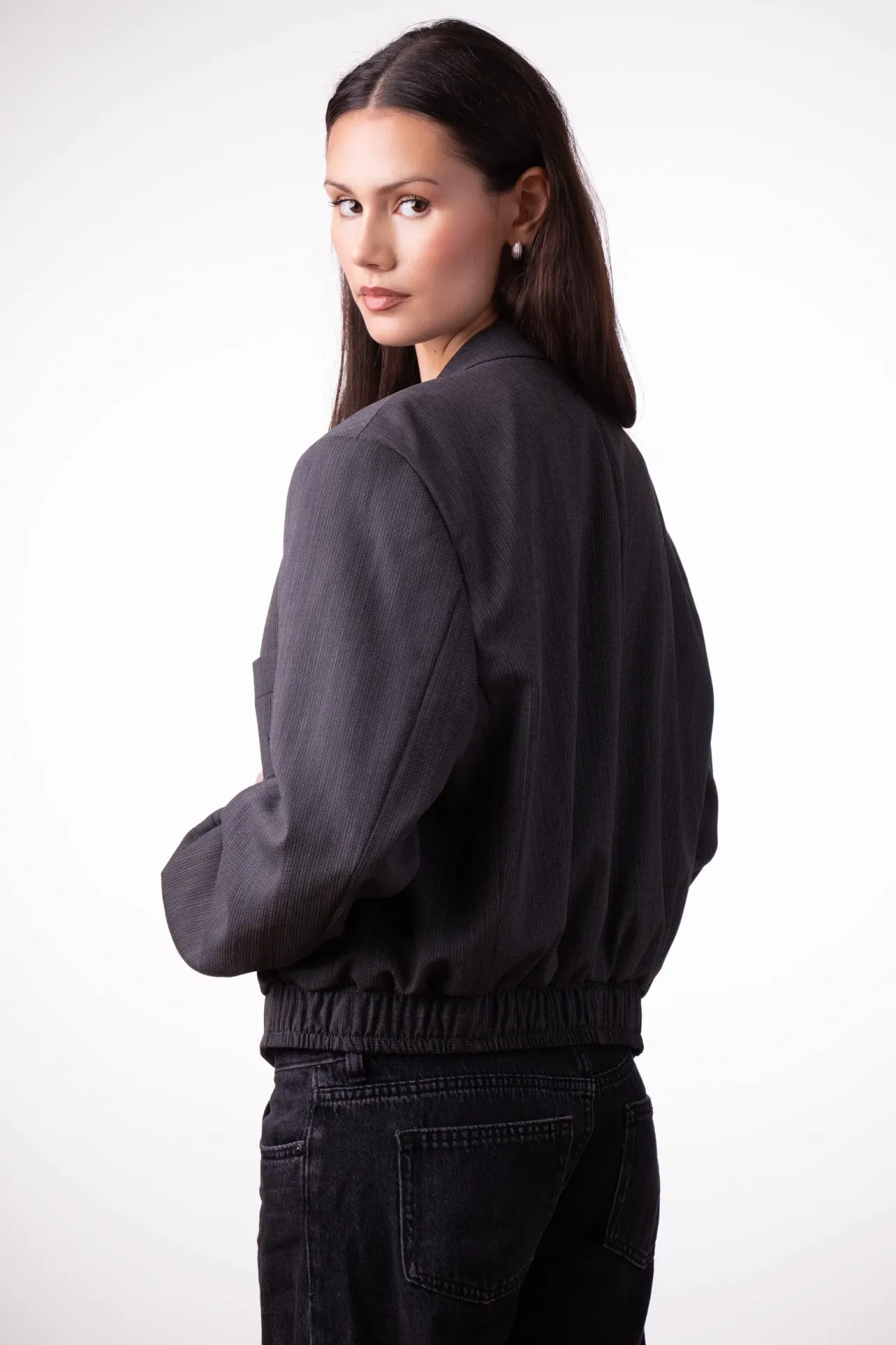 Upcycled Bomber-Blazer von hinten mit elastischem Bündchen am Saum