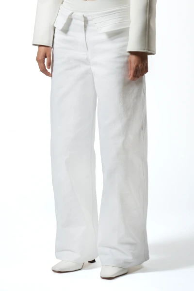 Royal Halo – Wide Leg Jeans mit Kragenbund und Falten, Vorderansicht