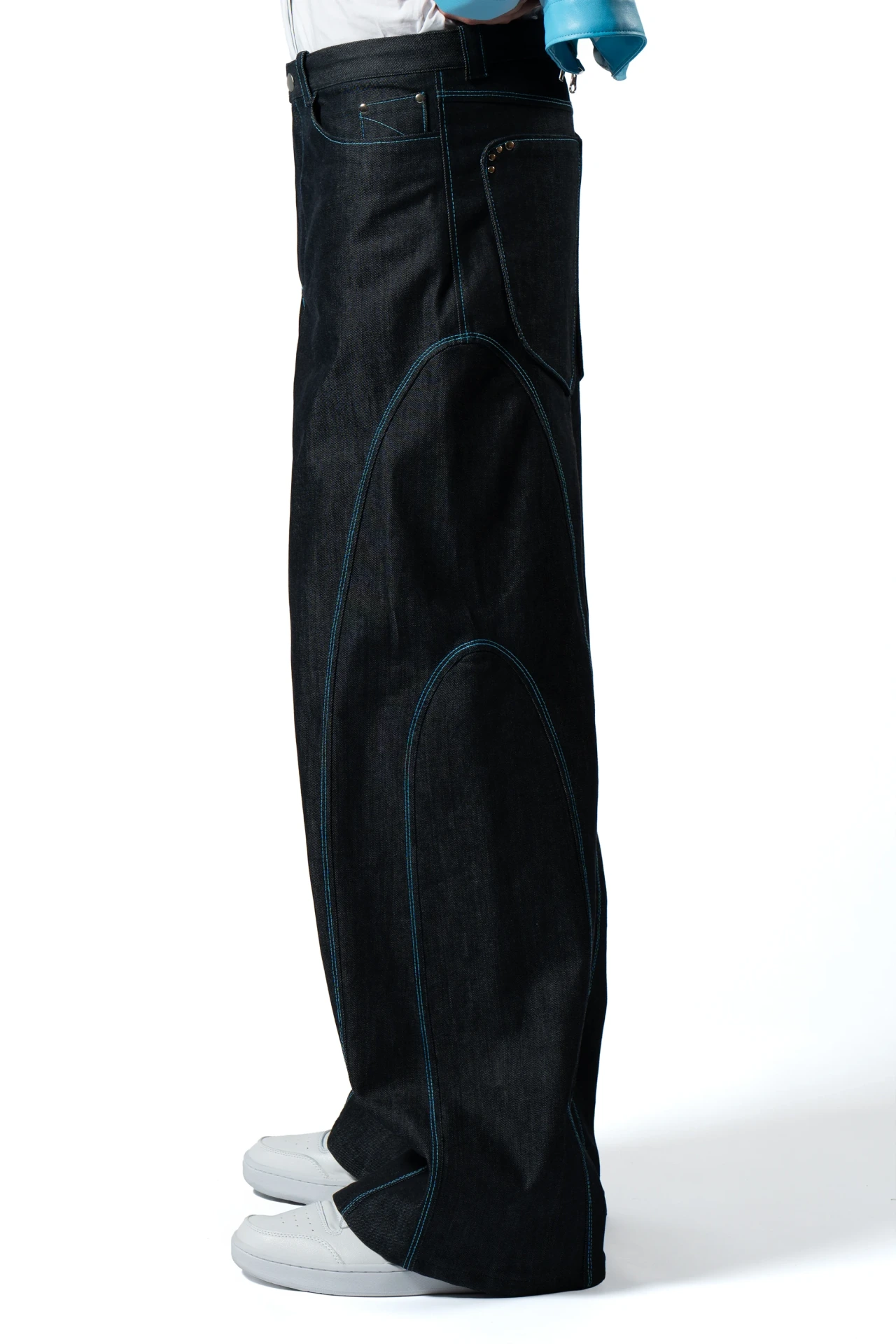 Drifter GT – Deadstock Jeans mit geschwungenen Kontrastnähten, Seitenansicht